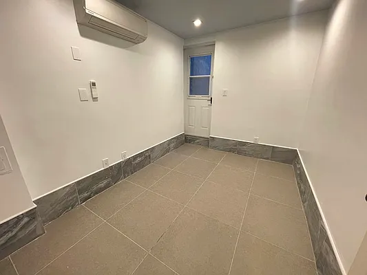 Rented by Tapiro Realty | media 27