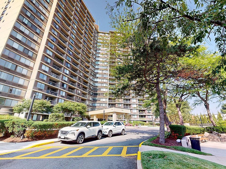1st image of 1 Bay Club Dr APT 17E