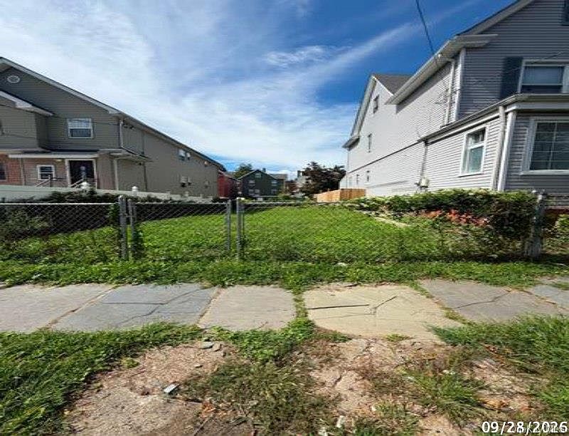 2nd image of 404 S 1st Avenue