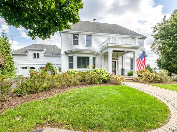 1012 N Riverside Ave, Saint Clair, MI 48079