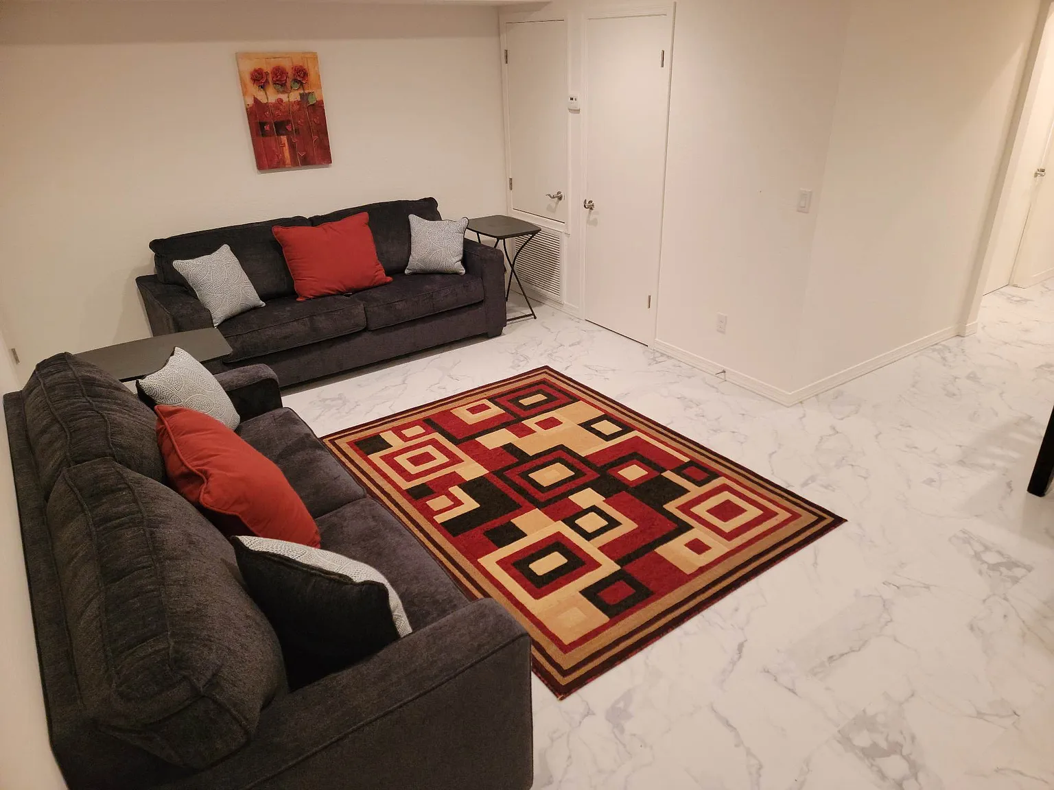 212 E Ridge Ln — Photo 3