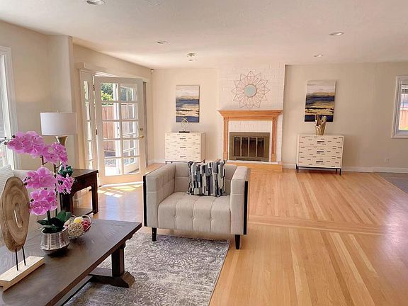 4th image of 4864 Moorpark Ave