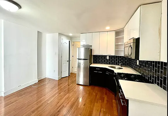 Rented by Pear NYC LLC | media 19