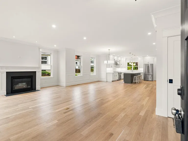 45 Maplewood St #45 — Photo 7