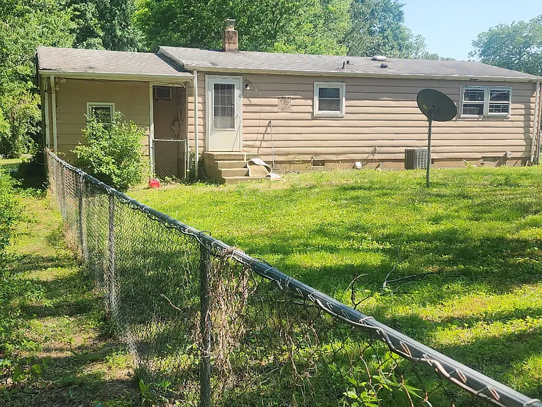 7940 Airport Rd — Photo 2