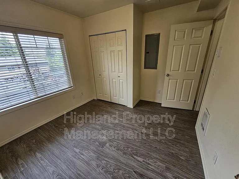 1020 NE B St #7 — Photo 11