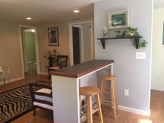 5th image of 1059 W 10th St