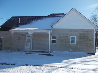 710 E Pine St, Bellflower, MO 63333