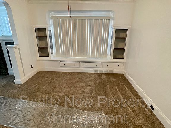 5th image of 12211 Farringdon Ave