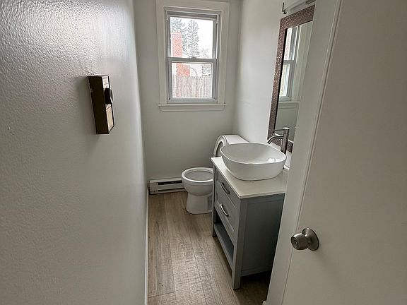4th image of 62 Jefferson Ave #62
