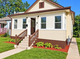 3587 Bloomfield Rd, Windsor, ON N9C 1R8
