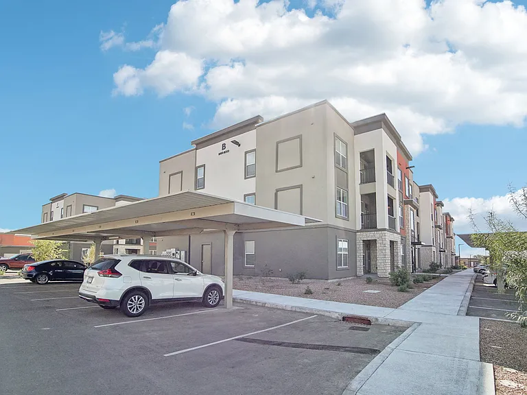 The Maddox Luxury Apartments — Photo 39