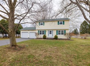 26 Drumlin Dr, Macedon, NY 14502