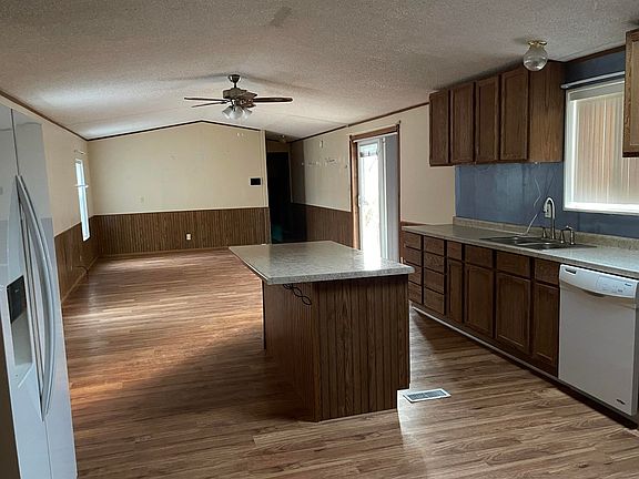 4th image of 36 Sara Dr