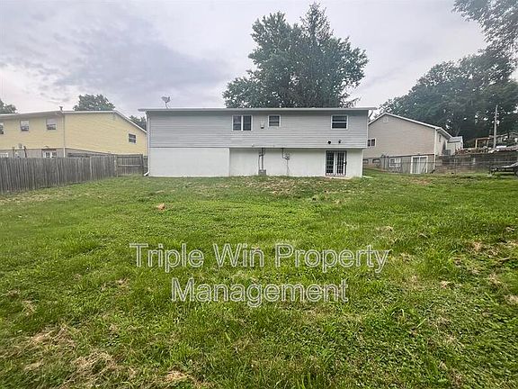 5th image of 1014 Sunridge Trl W