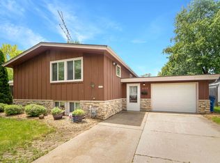 1717 Northpoint St, Oshkosh, WI 54901