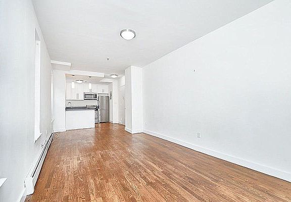 2nd image of 315 W 113th St APT 4C