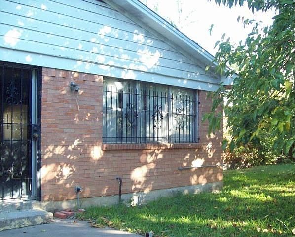 2nd image of 2360 Clover Ridge Dr