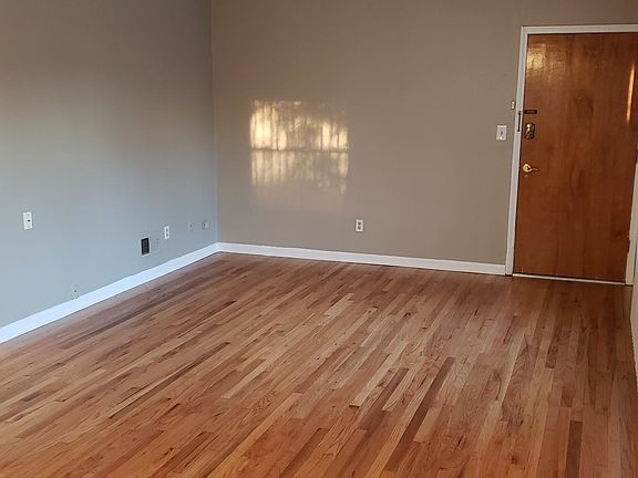 4th image of 7012 Town Ln