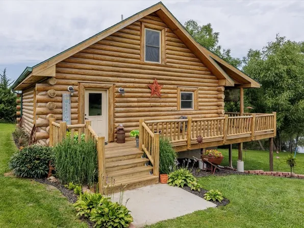 7557 43rd Ave, Prole, IA 50229