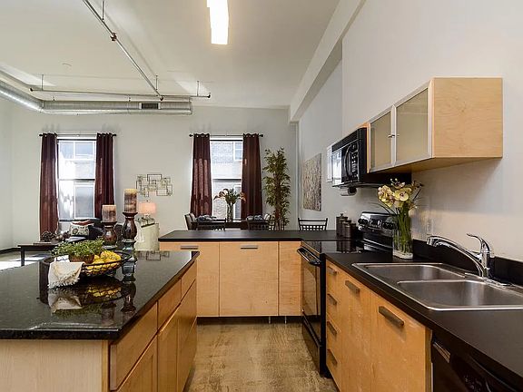 2nd image of 350 Saint Peter St Unit 419