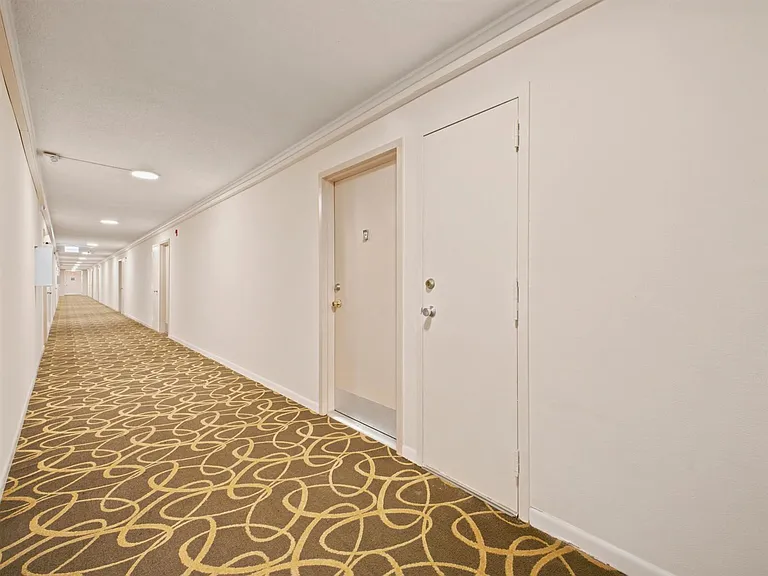 500 Executive Center Dr #2M — Photo 15
