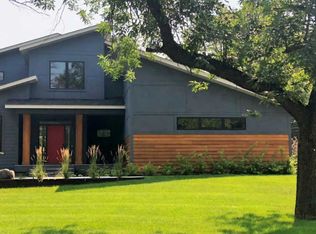 428 Sunnyridge Ln, Golden Valley, MN 55422
