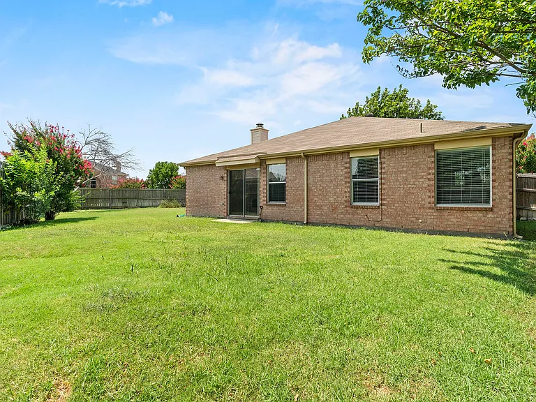 3300 Creekwood Dr — Photo 18