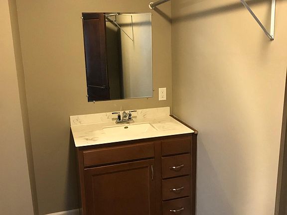 Bathroom Sink & Closet