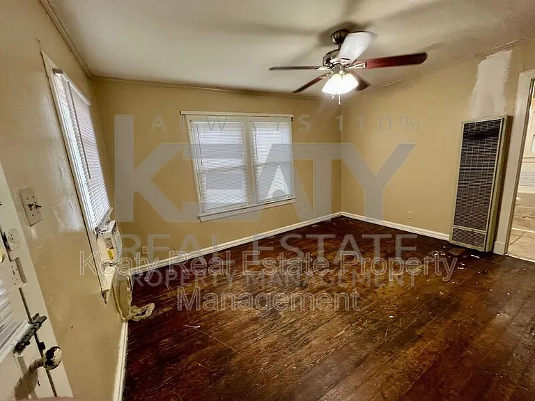 409 Silkwood St — Photo 3