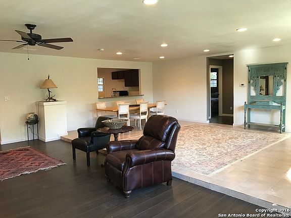 4th image of 4107 Tropical Dr