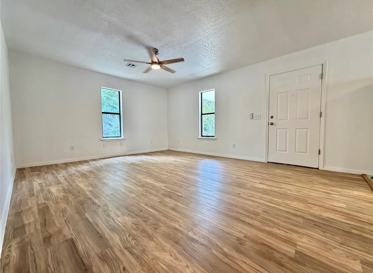 2 bed, 1200 sqft, $1,400 — Photo 3