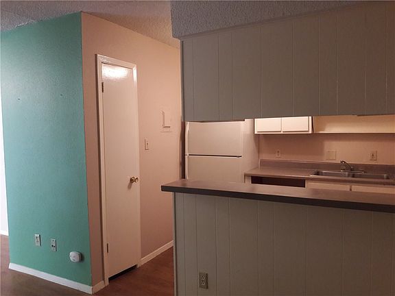 3rd image of 400 W 34th St APT 201
