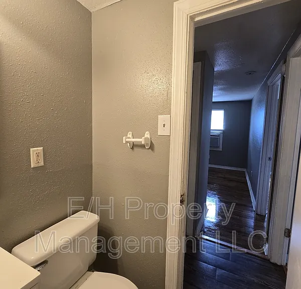 1010 E 8th St N — Photo 17