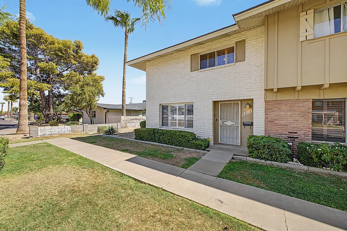 8513 E Montebello Ave — Photo 2