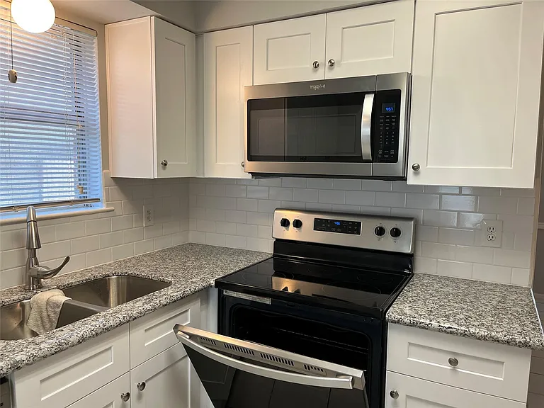 402 Oak Harbor Dr — Photo 13