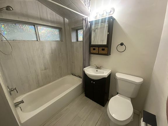 3rd image of 531 E Chestnut St #1
