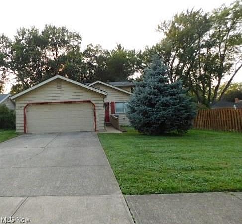 1st image of 375 Fern Dr
