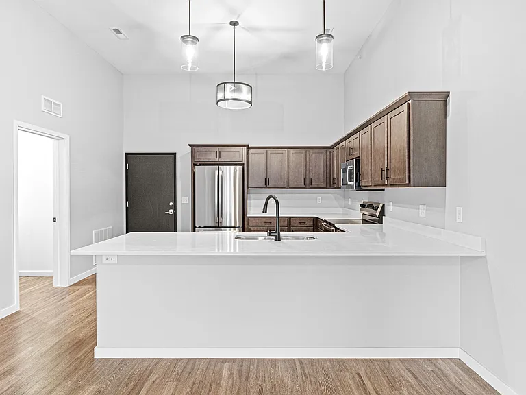 Spring Rose Cir — Photo 29