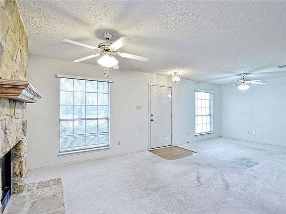 4th image of 1901 Ebony Ln