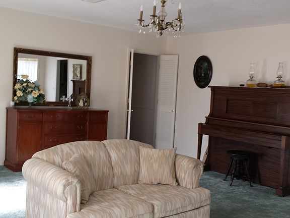 4th image of 113 Chelsea Ave