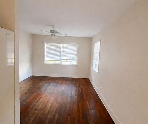 4th image of 2210 Avenue C NW APT B