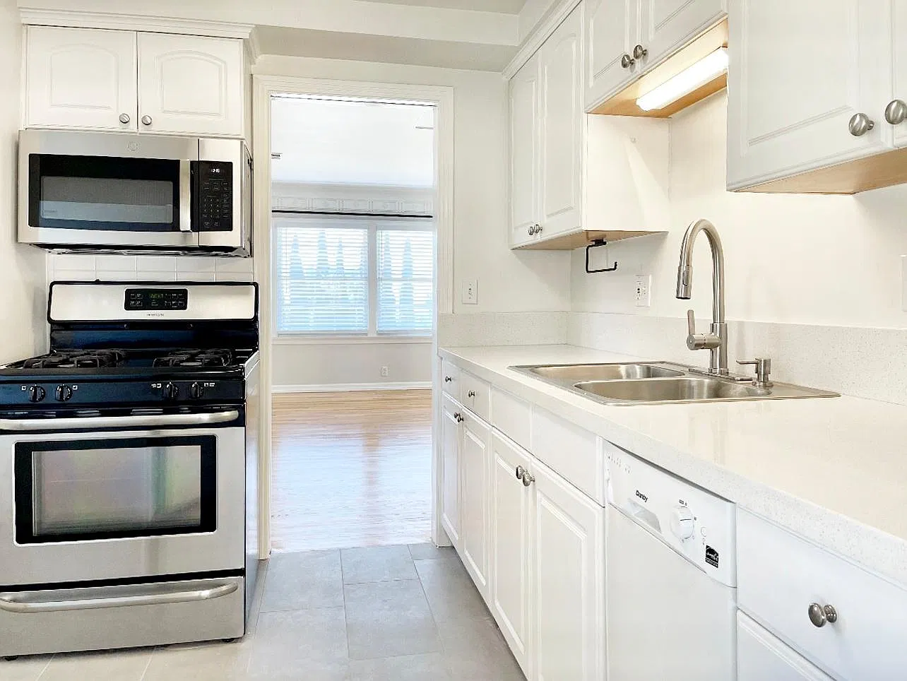 2 bed, 765 sqft, $2,650 — Photo 3