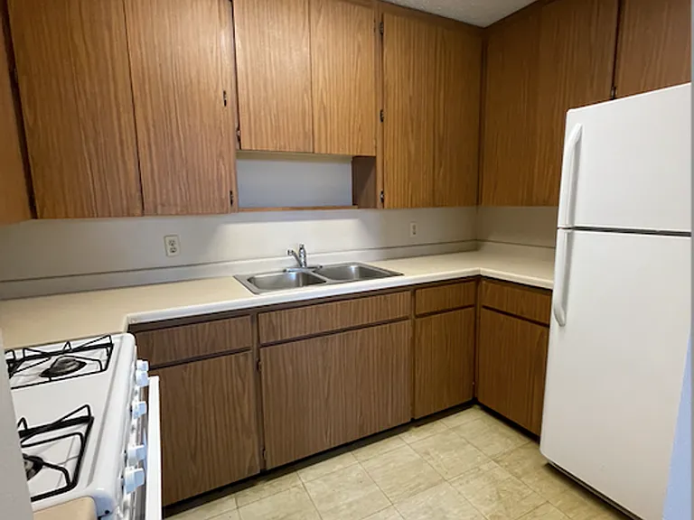 Chateau Student Housing Cooperative — Photo 84