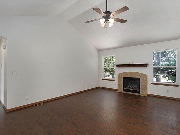 4th image of 208 Spruce Avenue