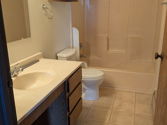 5th image of 1518 E Longview Dr #6