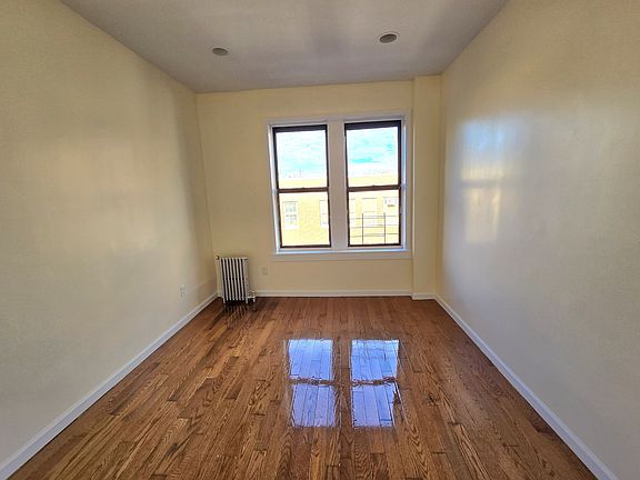 4th image of 530 Parkside Ave #4D