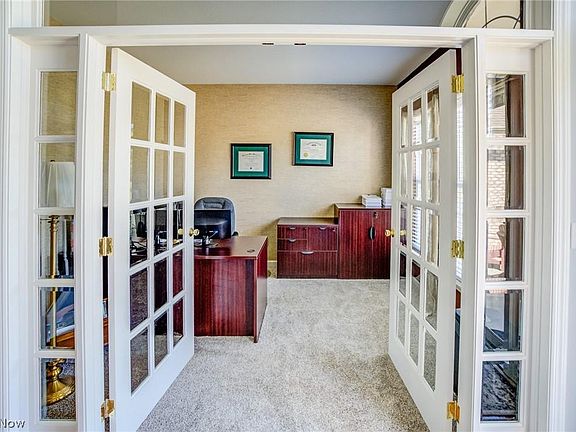 4th image of 374 Hamilton Dr