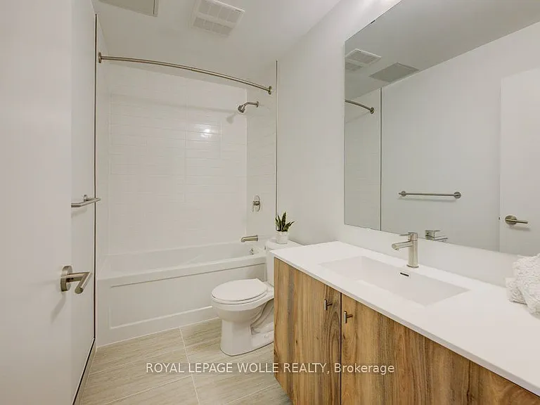 25 Wellington St S #2101 — Photo 17