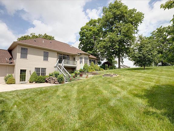 3rd image of 2881 Powell Ct